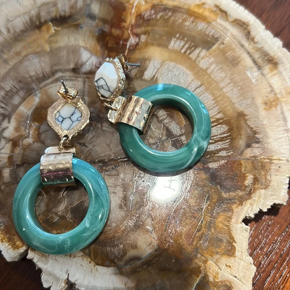 Earrings. - Picture 3 of 3